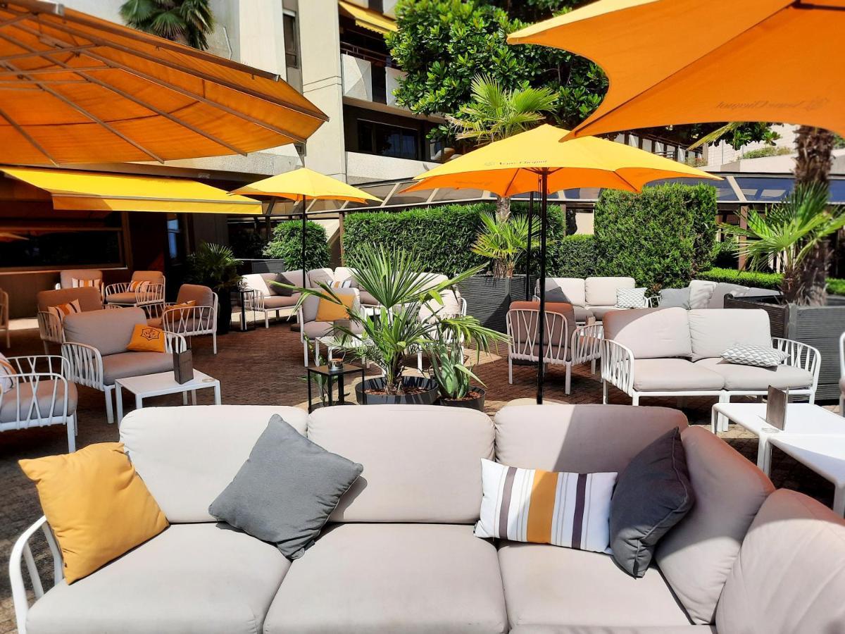 Royal Plaza Montreux Exterior foto The Terrace at the Beverly Hills Hotel