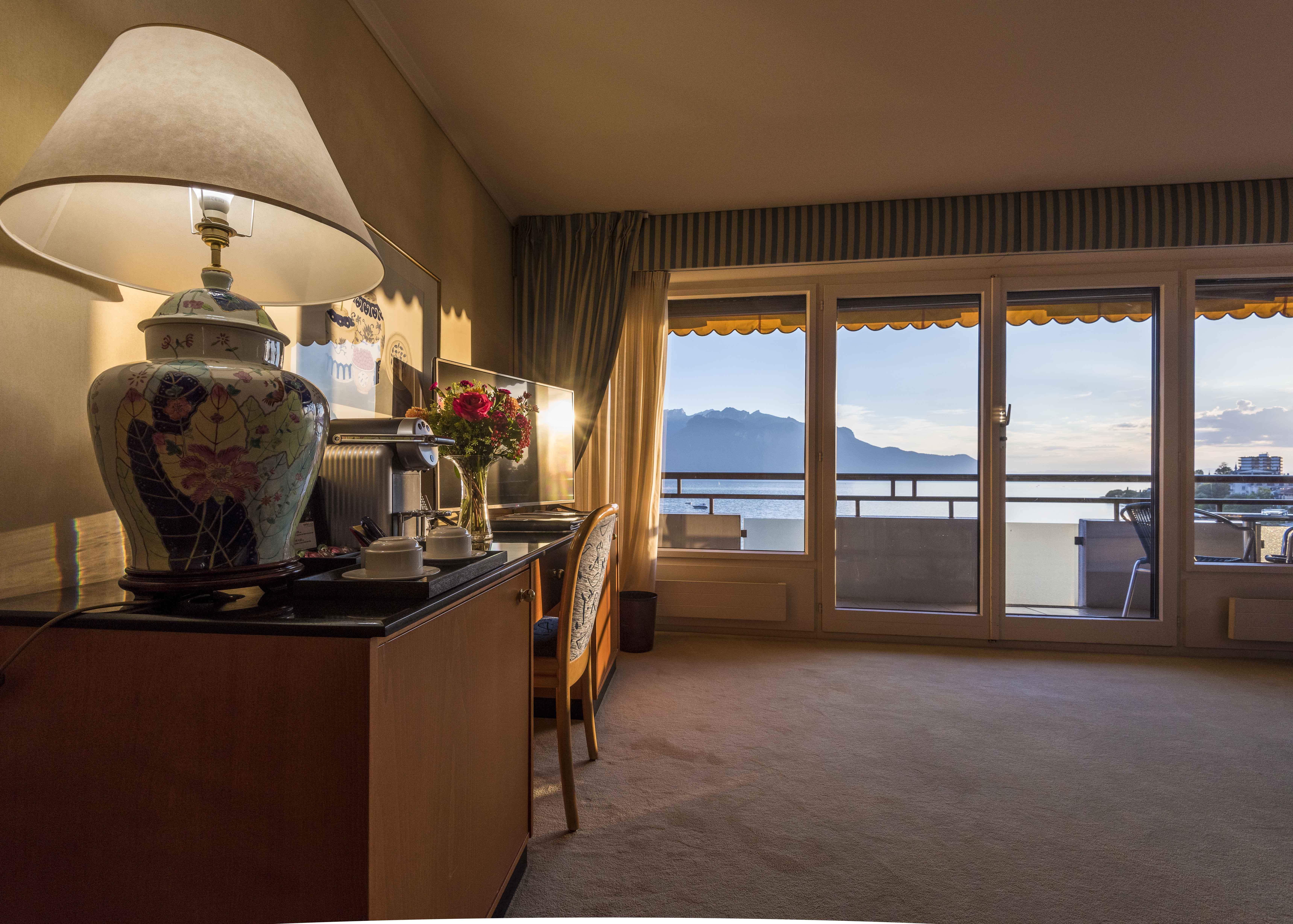 Royal Plaza Montreux Exterior foto A room at the Hotel Excelsior