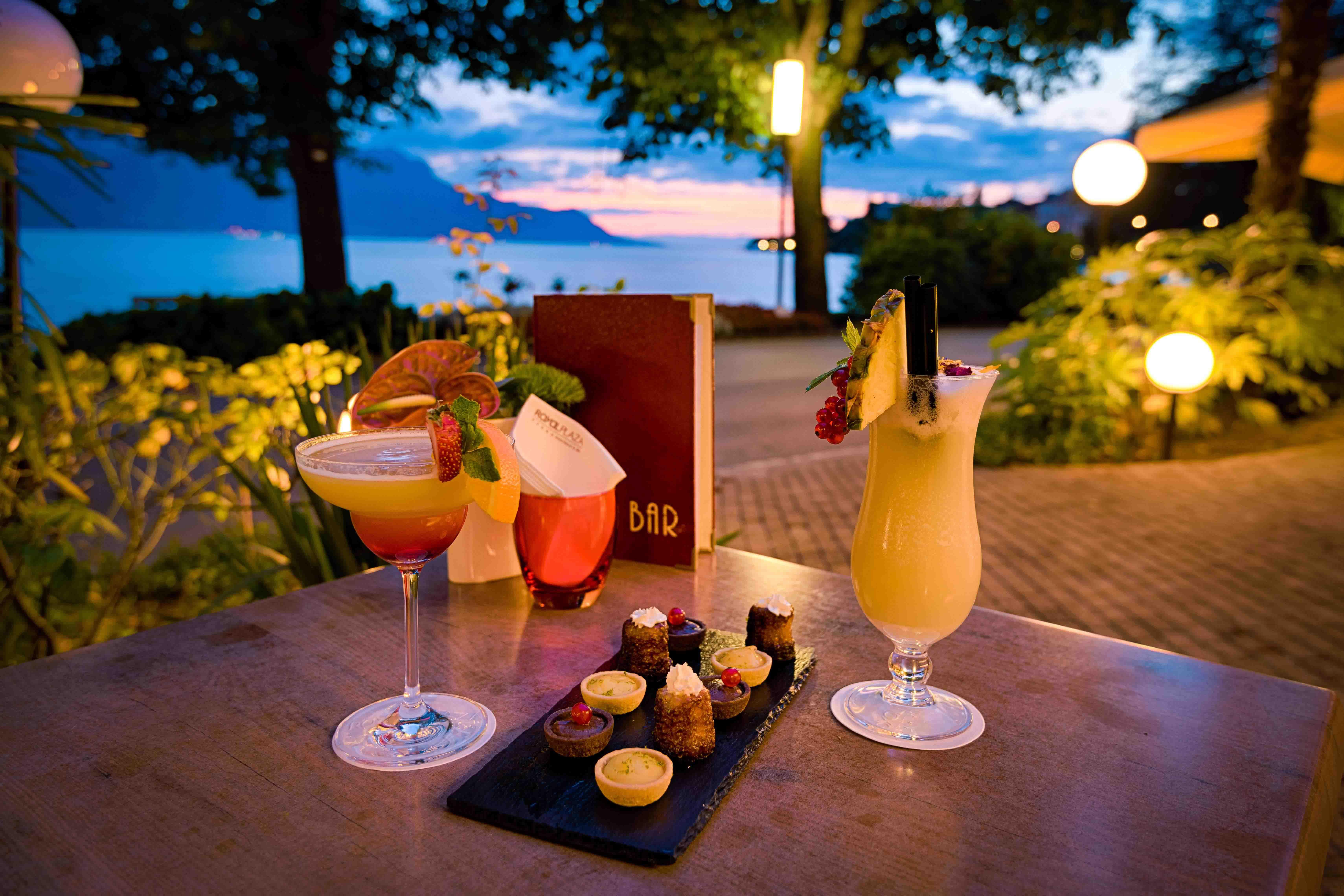 Royal Plaza Montreux Exterior foto Cocktails at the Hotel