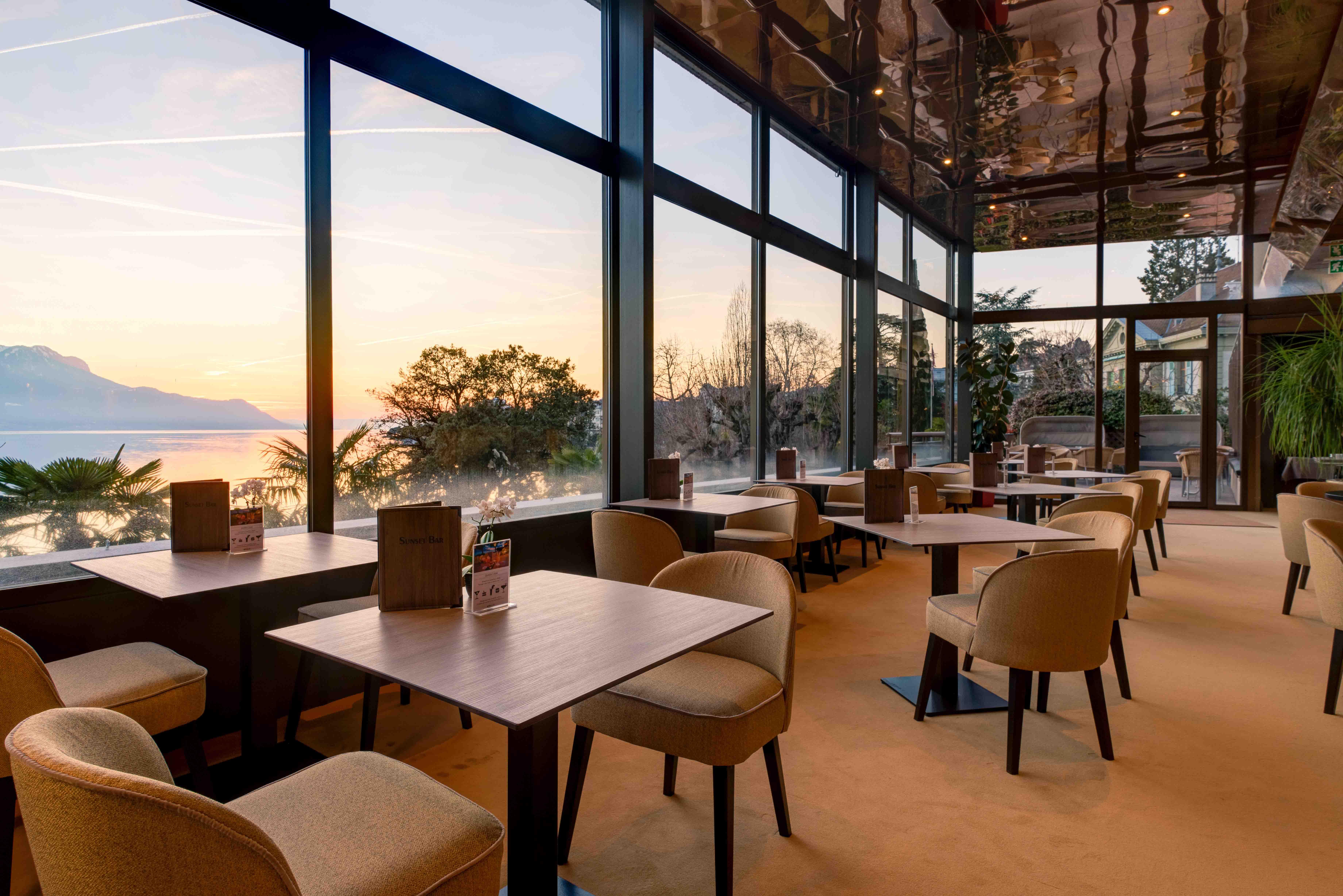 Royal Plaza Montreux Exterior foto Restaurant