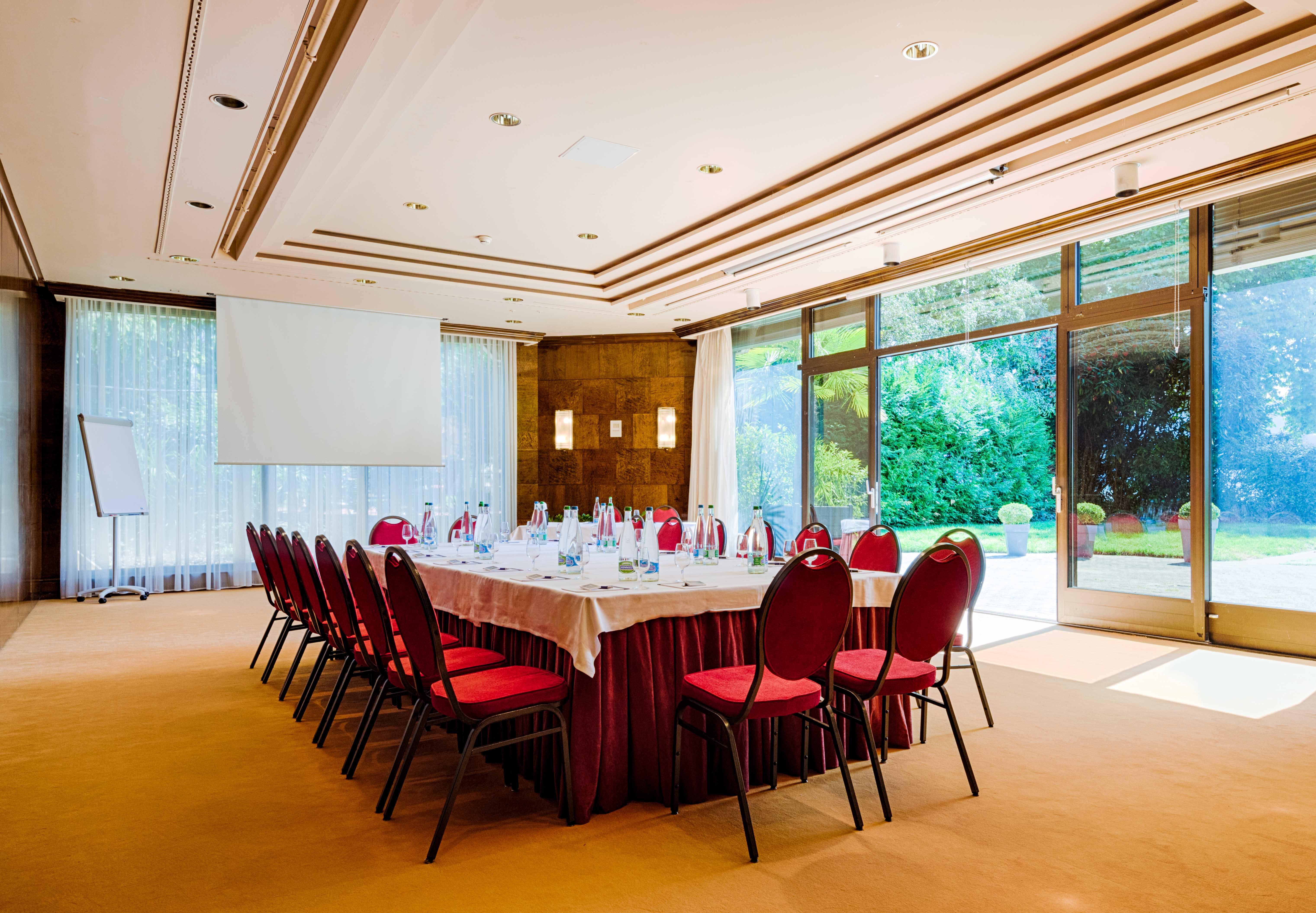 Royal Plaza Montreux Exterior foto Meeting room