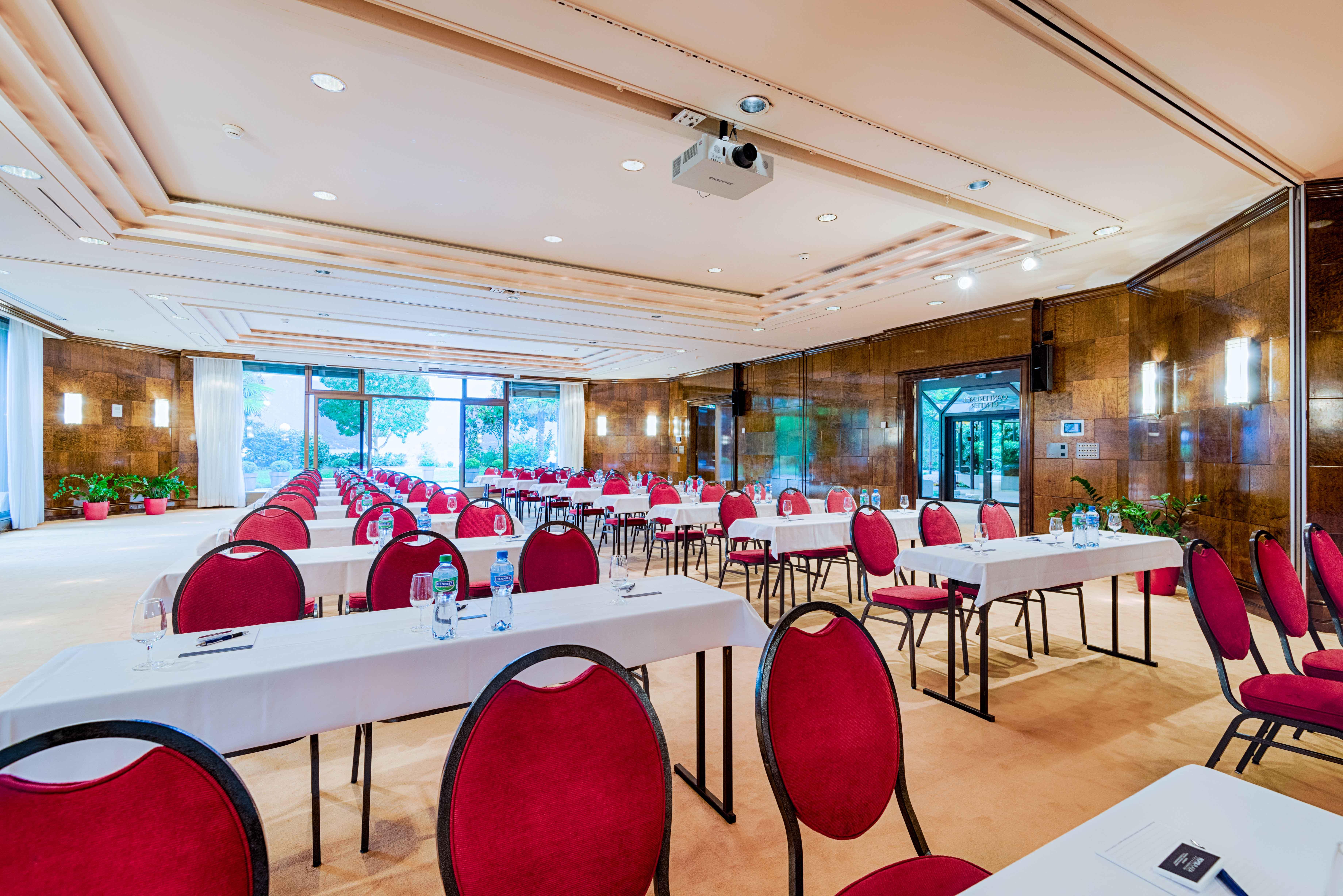 Royal Plaza Montreux Exterior foto Conference room