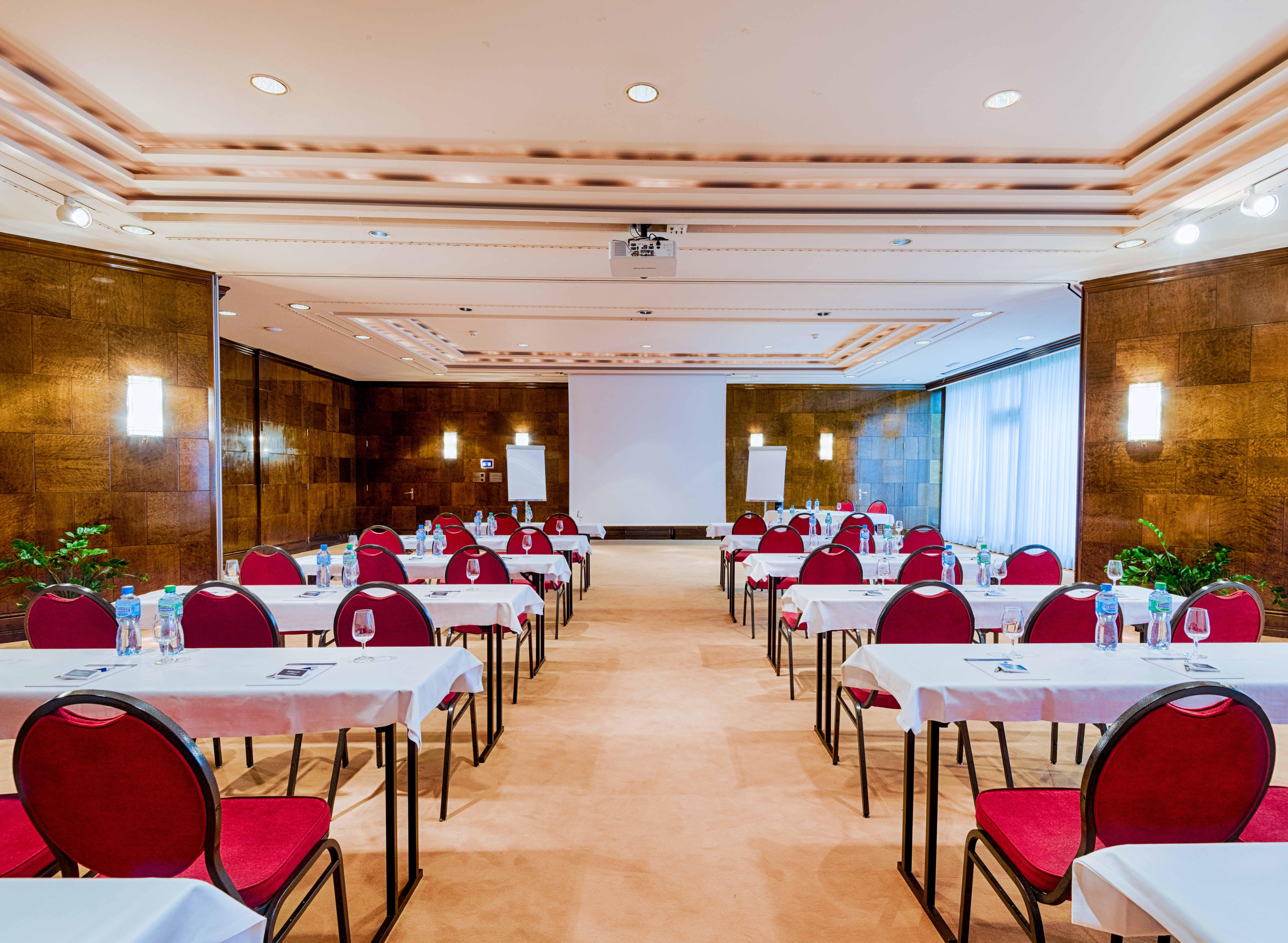 Royal Plaza Montreux Exterior foto Conference room