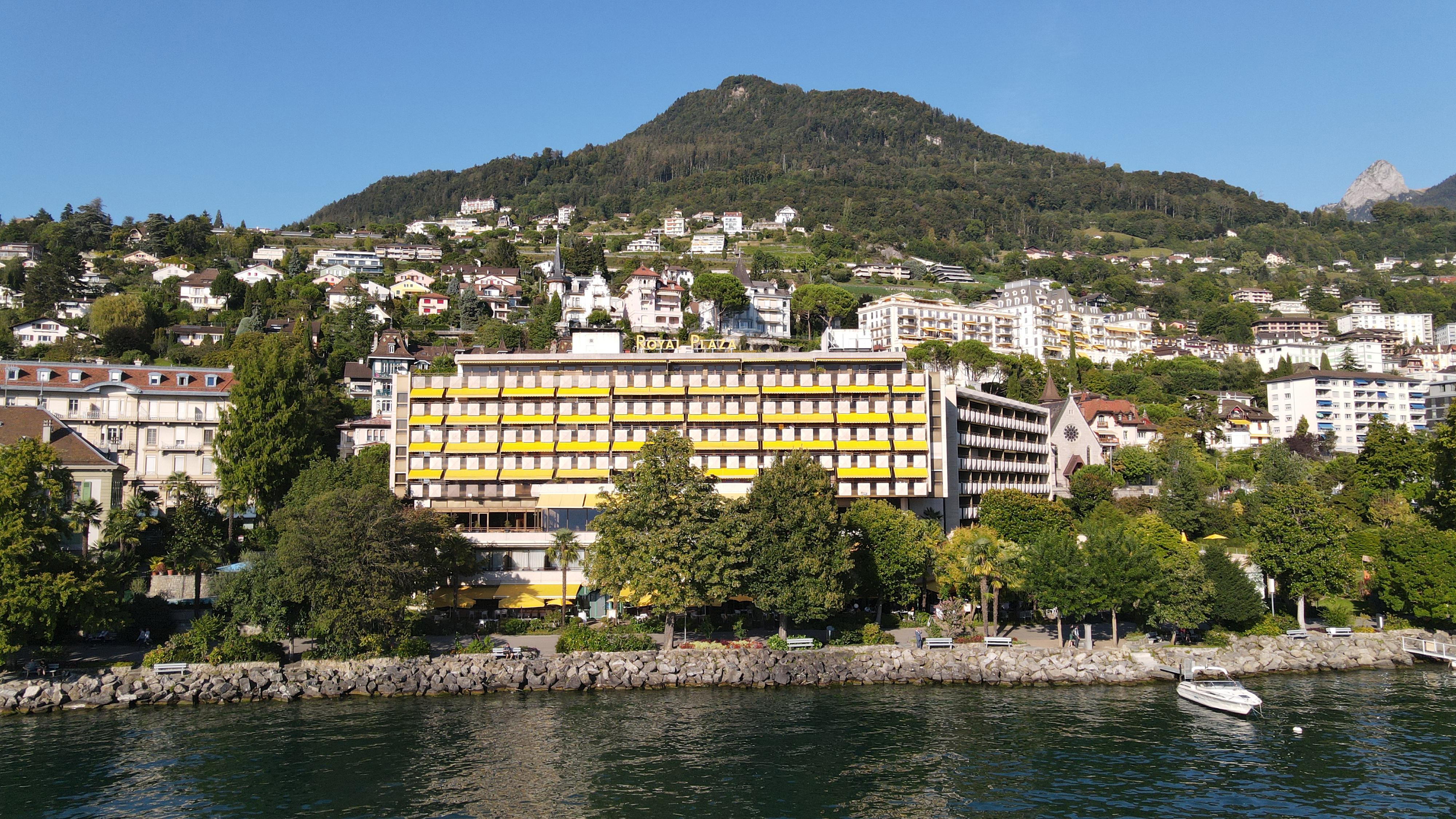 Royal Plaza Montreux Exterior foto The hotel in 2011
