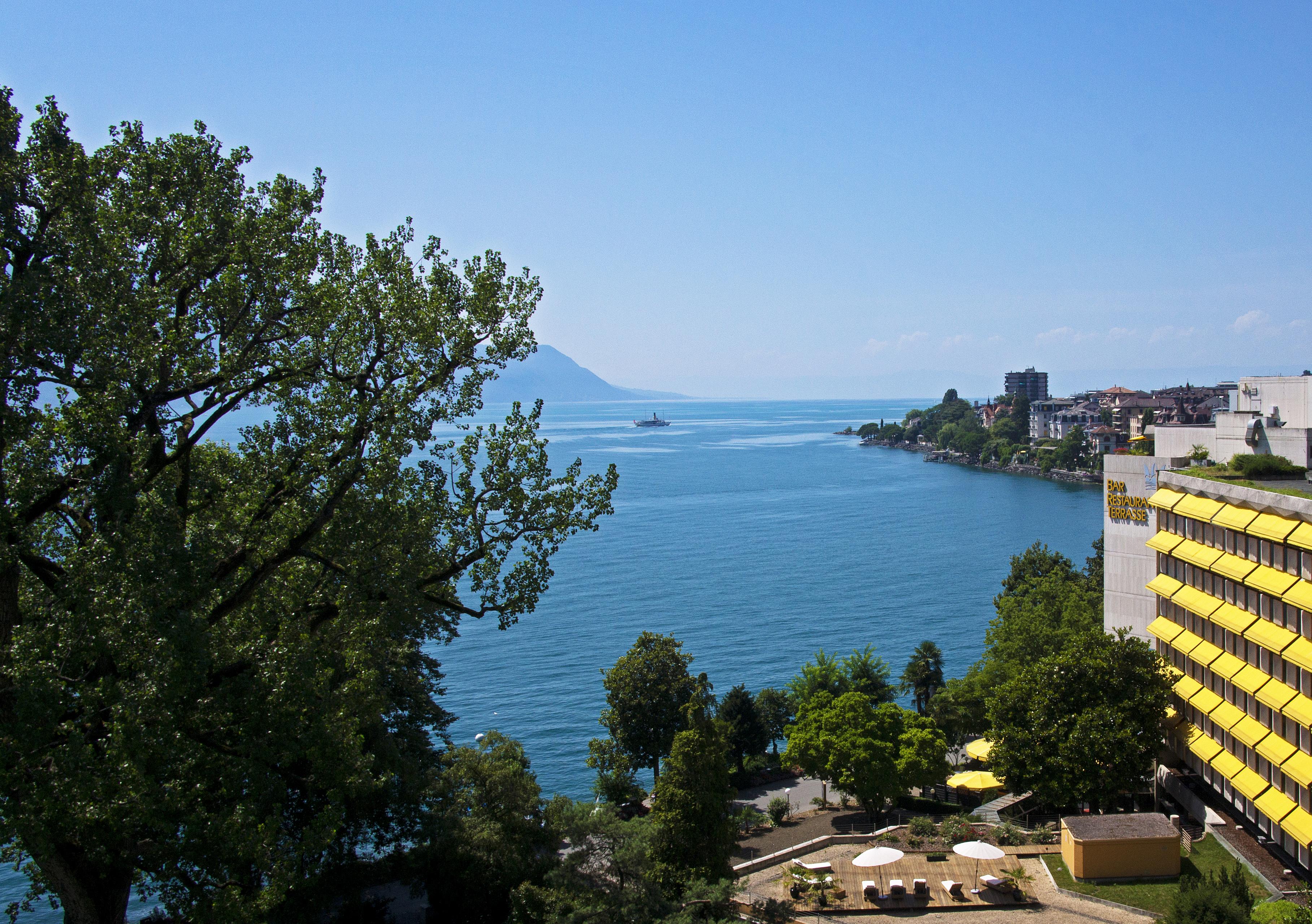 Royal Plaza Montreux Exterior foto View of Lake Geneva from the campus