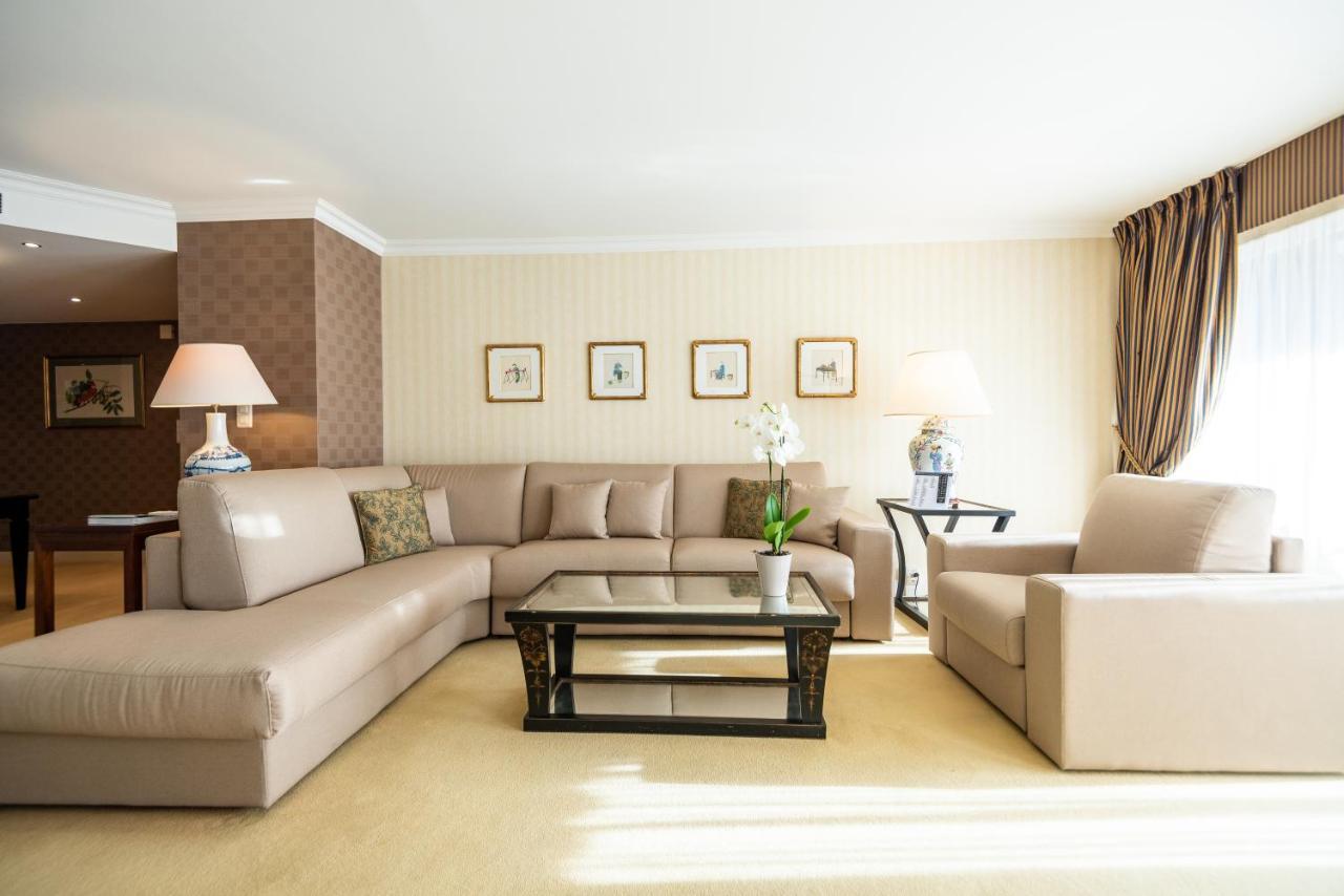 Royal Plaza Montreux Exterior foto A living room