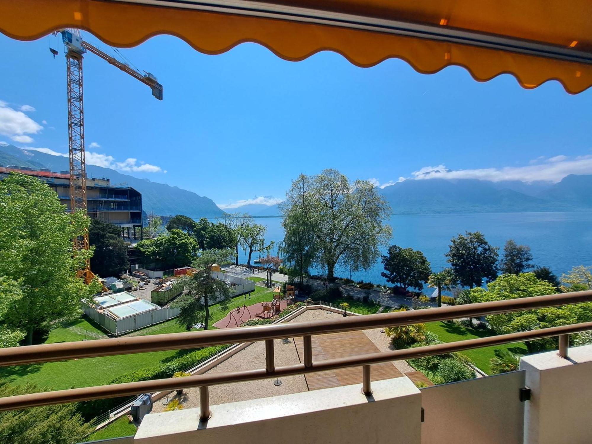 Royal Plaza Montreux Exterior foto View of Lake Lugano from the hotel
